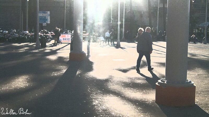 Nonno e nipotino incontro alla Luce. - a Photographic Art by Walter Bohm